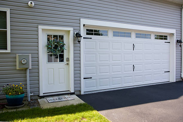 24/7 Emergency Garage Door Panel Replacement experts in Tarrant County County, TX